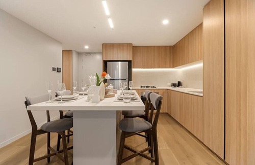 West End Wohnung | 1BR Luxury apt at prime location w/ carpark