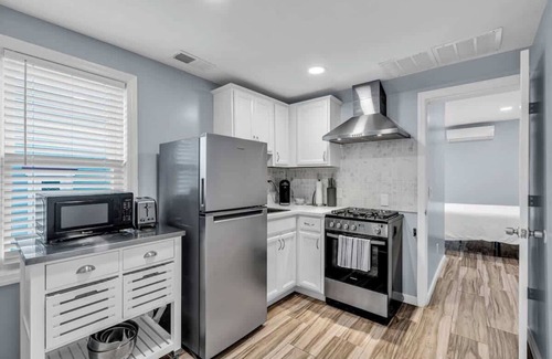 Ocean Grove Wohnung | Charming Ocean Grove Apartment with Balcony near Beach!