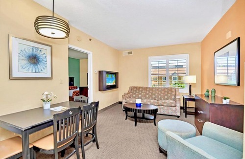 Florida Central Atlantic Coast Wohnung | 1BR with Two Queen Beds - Pool and Hot Tub-Near Disney