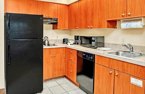 Florida Central Atlantic Coast Wohnung | 1BR with Two Queen Beds - Pool and Hot Tub-Near Disney