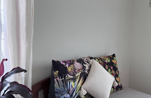 Agonda Haus | 1km from the beach, Family sized independent floor in a bungalow.