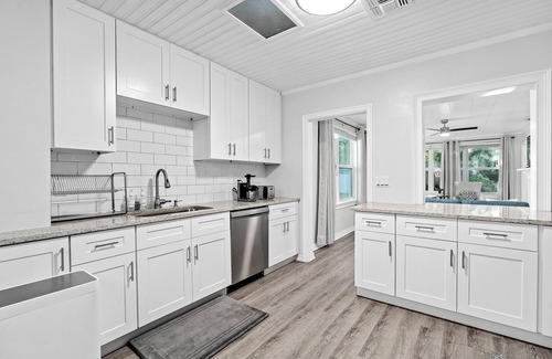 Lake Davis - Greenwood Haus | 1min from Downtown Orlando I 17min from Disney & Universal I Luxury Villa for 6