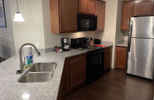 Miamisburg Wohnung | 1st floor 1 bed. Walk to shopping, dining and entertainment at Austin Landing!