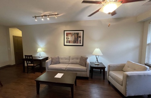 Miamisburg Wohnung | 1st floor 1 bed. Walk to shopping, dining and entertainment at Austin Landing!