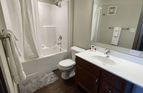Miamisburg Wohnung | 1st floor 1 bed. Walk to shopping, dining and entertainment at Austin Landing!