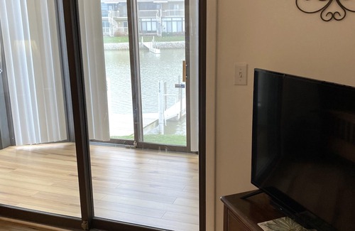 Oak Harbor Eigentumswohnung | 1. Stock, 1 Schlafzimmer, 1 Badezimmer, Behindertenfreundlich - für 4 Personen in Green Cove