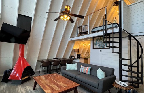 Carrabelle Haus | 2/2 A-Frame on Carrabelle River w/Private Dock, 3 mins to the Beach & Boat Ramps