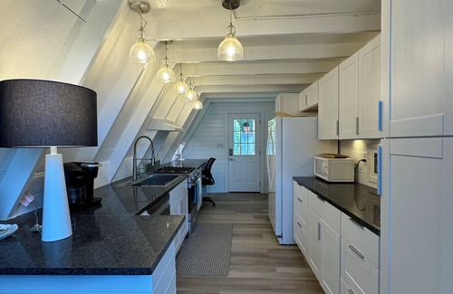 Carrabelle Haus | 2/2 A-Frame on Carrabelle River w/Private Dock, 3 mins to the Beach & Boat Ramps