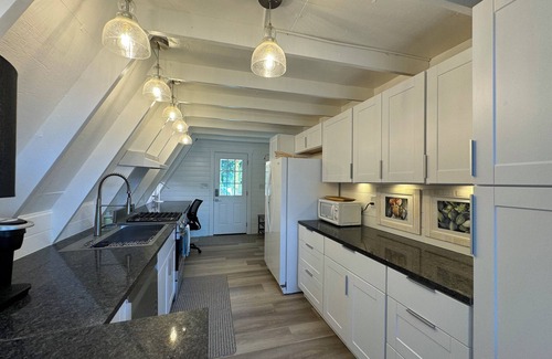 Carrabelle Haus | 2/2 A-Frame on Carrabelle River w/Private Dock, 3 mins to the Beach & Boat Ramps