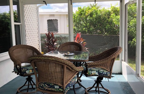 Port Richey Haus | 2/2 Canal Front w/10,000 covered boat lift and floating dock.