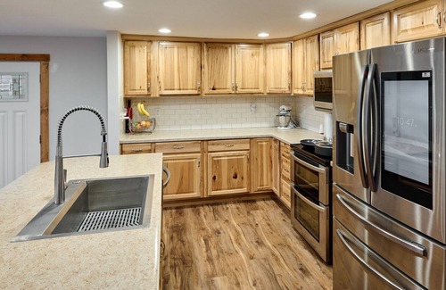 Salem Haus | 2.9 acres with peekaboo mt view and wine Vinyard views