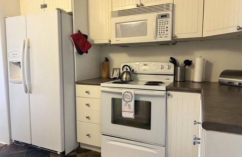 Twentynine Palms Haus | 2.9 Palms - 5 minute drive to park!