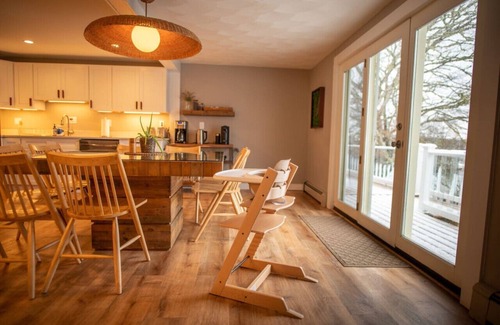 Kenyon Haus | 2 Acre Lakefront Getaway (Kayak/Firepit/Fishing)