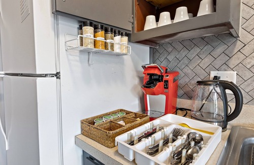 Yorkville Haus | 2 bd 1.5 bath/WI-FI/Sleeps6/Near waterpk/Yorkville