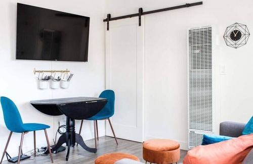 El Segundo Wohnung | Pool * Minutes to Beach * W/D in Unit