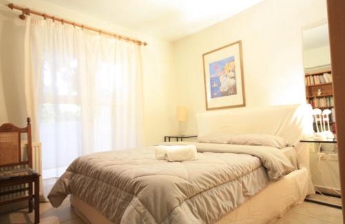 Marousi Wohnung | 2 Bdr Park View Apt - 130m2 & Private Patio
