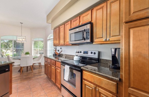 Paradise Valley Village Eigentumswohnung | 2 Bdrm 2 Ba near Orange Tree Golf Resort in Scottsdale