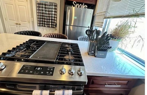 Watertown Wohnung | 2 Bed 1 bath Luxury apt Sleeps 4-6 - Luxury Charm By the Charles.