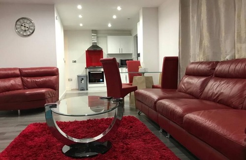 Lacey Green Haus | 2 Bed-1 Bath-Sleeps 4-Parking-Pets