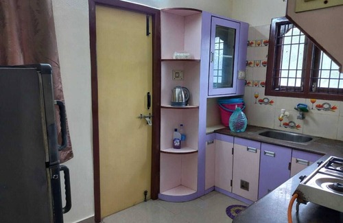 Valasaravakkam Wohnung | 2 Bed, 2 Bath Aptmt with AC, water heater, TV, 24x7 Internet, Fridge, Gas Stove