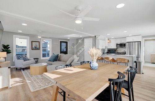 Hampton Haus | 2 Bed/2 Bath Private Beach House One Block from the ocean.