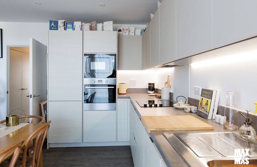 Heath Wohnung | 2-Bed & 2 Bathroom, balcony & parking - Close to Dagenham East & Romford station