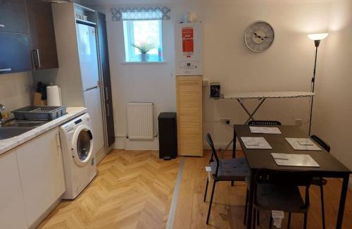 Alibon Wohnung | 2 Bed Flat by Heathway Station