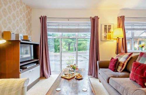 Mangotsfield Haus | 2 Bed in Cheltenham 49336