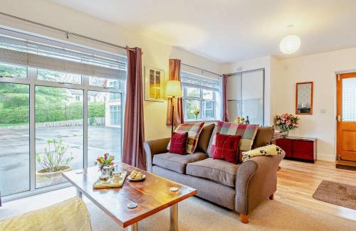 Mangotsfield Haus | 2 Bed in Cheltenham 49336