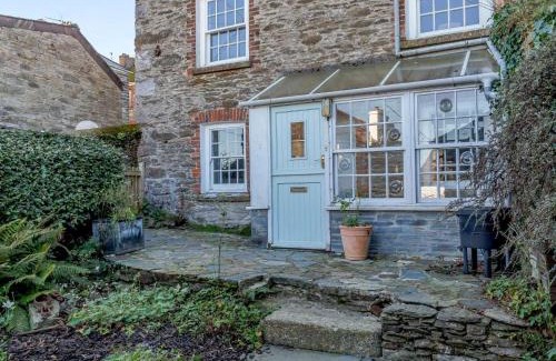 Polruan Haus | 2 Bed in Polruan PC033