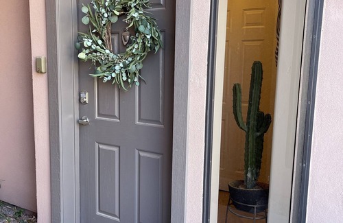 Wildcat Ridge Eigentumswohnung | 2 Bed Pool View Paradise in Desert Ridge w/ Garage