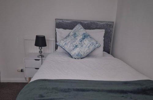 Ashton-under-Lyne Haus | 2-Bed - Sleeps 6 - Free Parking
