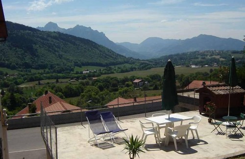 Saint-Paul-en-Chablais Wohnung | geräumiges Ferienhaus, 12 km Evian Thermalbad, 400m Schwimmen, Wandern in den Bergen