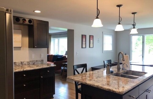 Hart Haus | 2 Bedroom, 2.5 Bath Home, Sleeps 6.