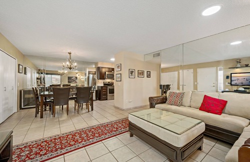 Racquet Club Estates Haus | 2 Bedroom 2 Bath in gated community