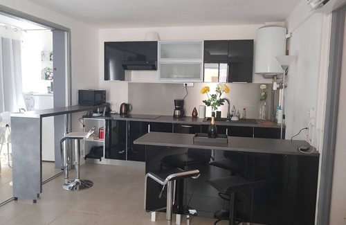 Mediterranee Wohnung | 2-Zimmer-Wohnung mit Schlafzimmer ideal positioniert, Bilder zu sehen