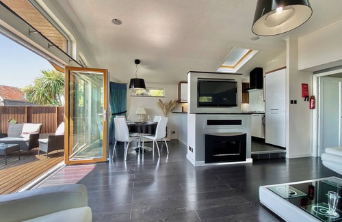 Uphill Hütte | Welcome to West View, a delightful lodge nestled in the seaside town of Weston-super-Mare.