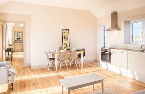 Swindon Hütte | 2 bedroom accommodation in Cricklade