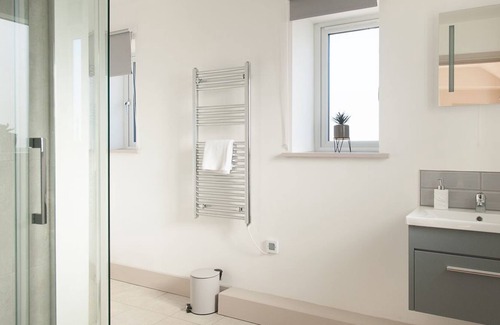 Swindon Hütte | 2 bedroom accommodation in Cricklade