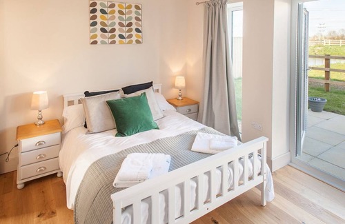 Swindon Hütte | 2 bedroom accommodation in Cricklade