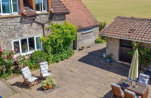 St. Brides Netherwent Hütte | 2 bedroom accommodation in Chepstow