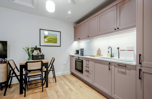 Lechlade Hütte | 2 bedroom accommodation in Lechlade, The Cotswolds