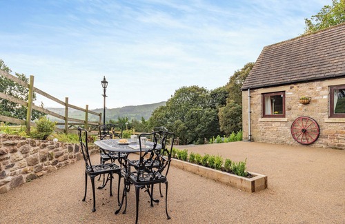 High Peak Hütte | 2 bedroom accommodation in Chinley