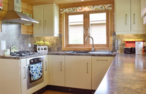 Hopton Hütte | 2 bedroom accommodation in Fritton, near Great Yarmouth