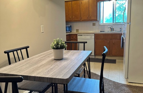 Massillon Wohnung | 2 Bedroom Apartment conveniently located to shopping and highway.