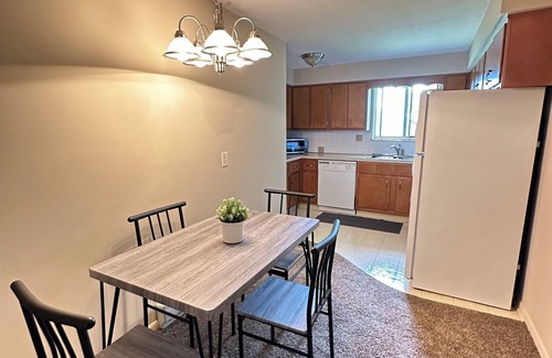 Massillon Wohnung | 2 Bedroom Apartment conveniently located to shopping and highway.