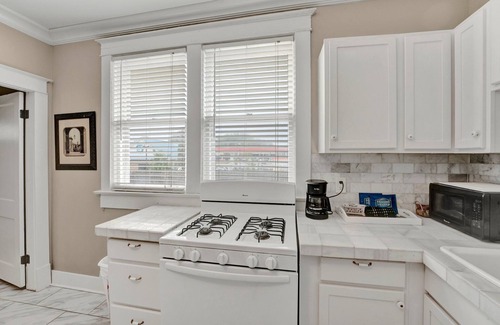 Central Gardens Wohnung | 2-bedroom apt Memphis Midtown 4 min to hospital, free parking, free wifi, lower