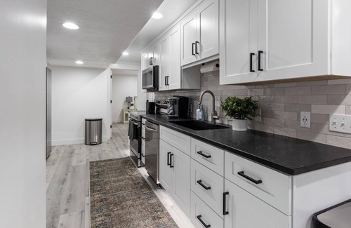 Spanish Fork Wohnung | 2-bedroom basement apartment with a touch of class - your "Home Away from Home"