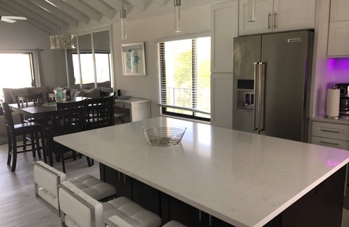 Seven Mile Beach Eigentumswohnung | 2 Schlafzimmer Strand und Poolblick! SMB