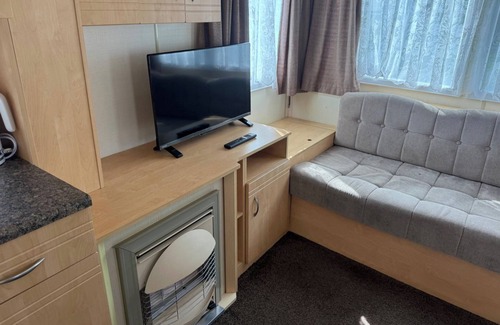 Chapel Saint Leonards Skihütte | 2 Bedroom Chalet Sleeps 6 -Free Parking -Tv -WiFi